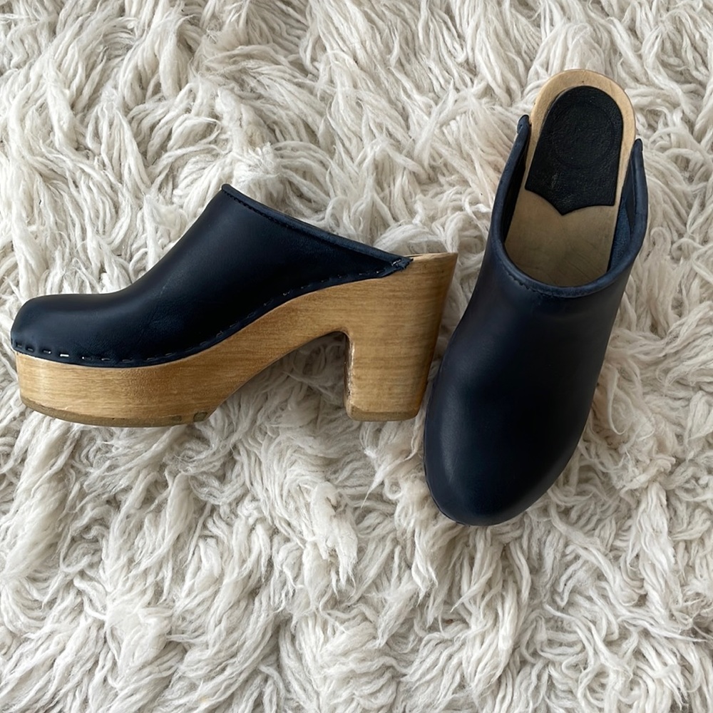 No.6 Store Navy platform clogs.